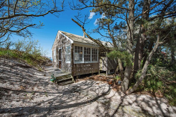 A cozy home by the sea!