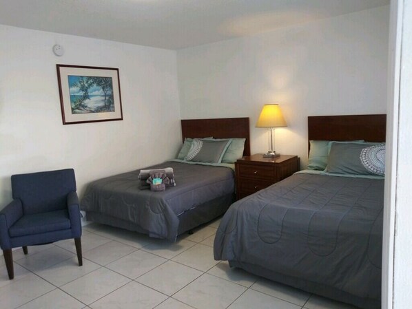 Studio with a full kitchen with 2 full beds 