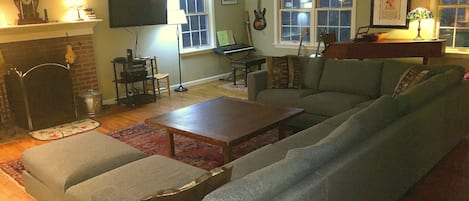 (*Poor photo of) Living room with 16foott new 2018 sectional couches 