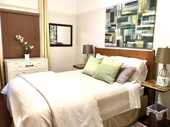Bedroom with Queen size bed comfy mattress, dresser/closet Smart TV