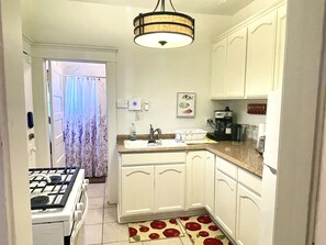 Full Kitchen to make meals