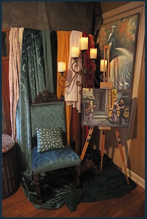 Posing nook for model portraiture.