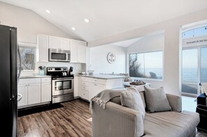Effortless indoor-to-outdoor feel at the kitchen