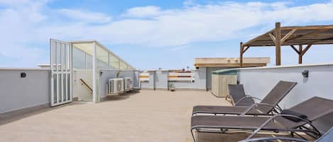 Large, private roof solarium