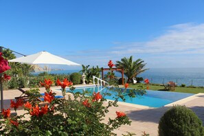 Terrace and pool area with amazing views of the Algarvian coast and the ocean