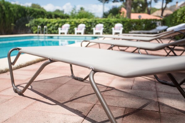 12 sun loungers in total and table and chairs, good for meal times