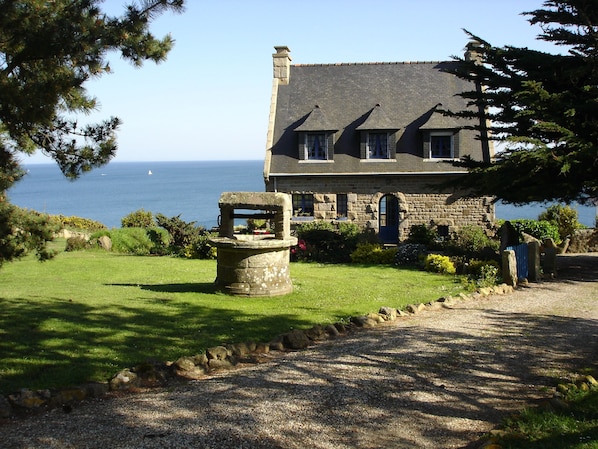 Vue de la maison à l’arrivée ou
