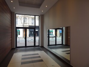 ENTRÉE DE L’IMMEUBLE  