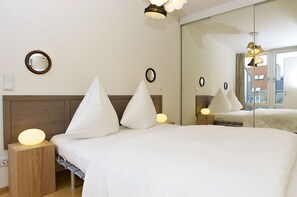 Extremely quiet double bedroom with Ortho Mattress, extra pillows, dark curtains