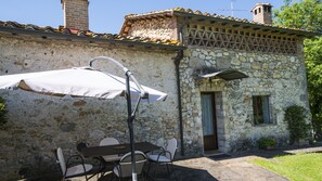 Ingresso indipendente e terrazza con barbecue per mangiare fuori