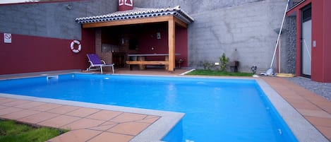 Piscina aquecida, churrasqueira, chuveiro WC/heated pool, barbecue,shower and WC