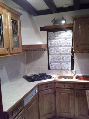 A fully equipped kitchen