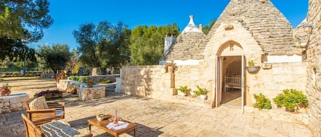 Benvenuti a "Trullo con piscina baby"