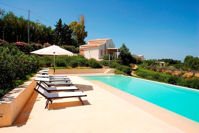 Charming country house with pool near the beach, 3 bedrooms - Selinunte.