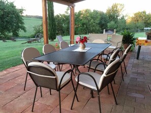 TERRAZZA CON VISTA SULLA CAMPAGNA  PER MANGIARE FUORI