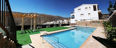 Apartamento moderno y totalmente equipado de 2 dormitorios, 2 baños, con piscina compartida en Andalucía