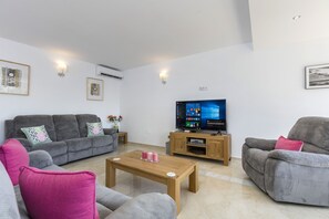 Full UK TV channels and other International TV and WIFI