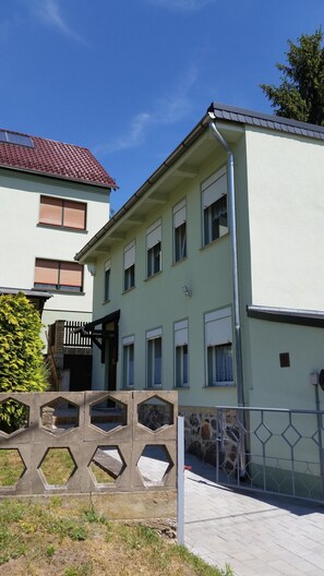 Das Haus mit unseren zwei Ferienwohnung