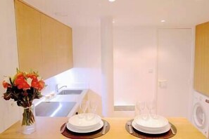 Kitchen 1: Bar