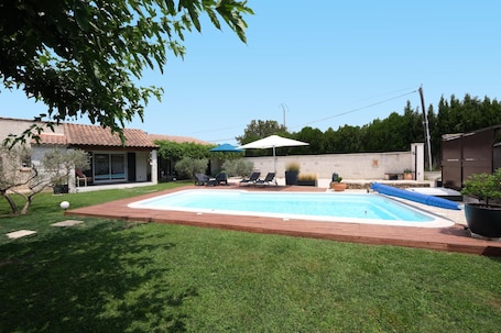 Location vacances MOURIĂS gĂźte Ă louer jardin