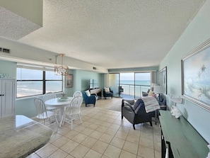 Stunning panorama views from this beautiful and spacious condo. 