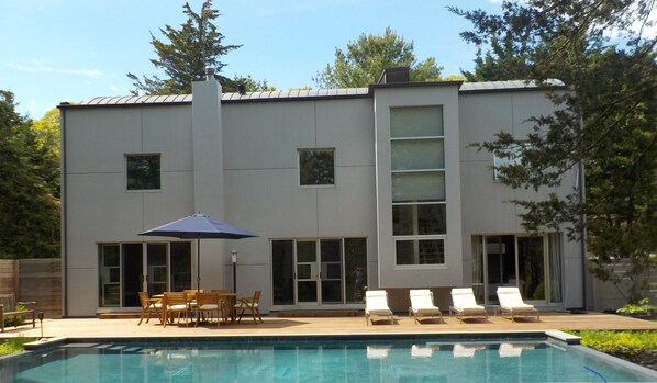 adjacent to 50 acre land preserve