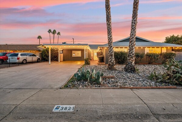 Front yard of the house! Sporting two full size palm trees and desert flowers.