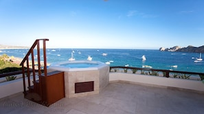 Amazing View sitting on your jacuzzi
