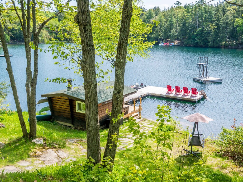 Family Getaway On Pristine Clear Lake Chain With An Exceptional ...