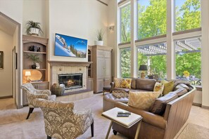 Airy open great room with large leather sectional and garden vie