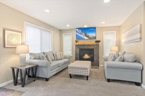 Living room with 2 sofas, gas fireplace and TV