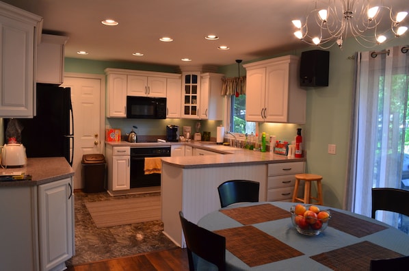 Kitchen & Dining Room