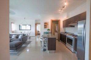 Spacious livingroom + balcony/view, open kitchen, 55 inch smart tv + Fast WIFI