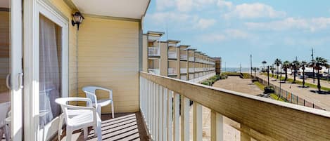 Balcony and view from Seawall Escape