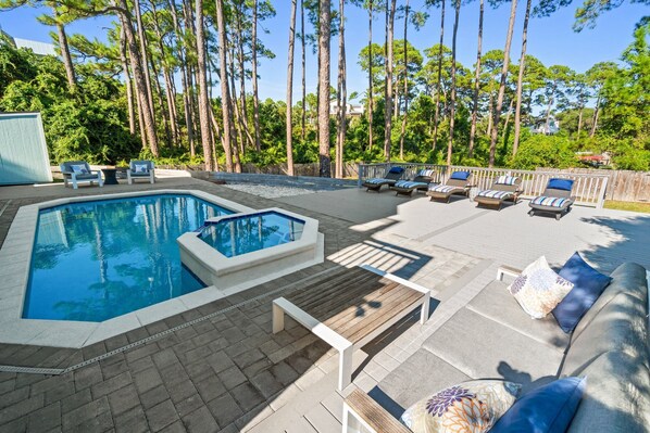 Private heated pool & spa and large fenced yard