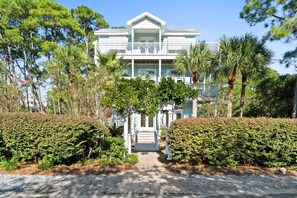 Front view on the quiet end of 30A
