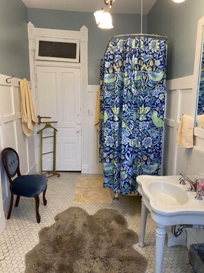 Emma Bathroom