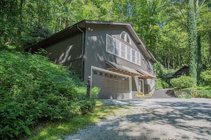 Vale Cottage nestled in the woods