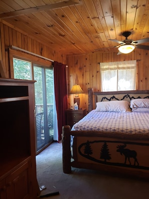 Authentic Cabella log post bed