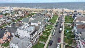 A few houses to the beach means more time for relacing!