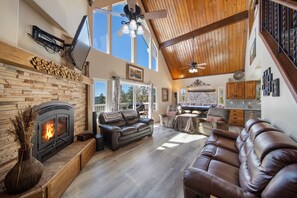 Spacious main floor Living Room w/vaulted ceilings, Smart TV & fireplace