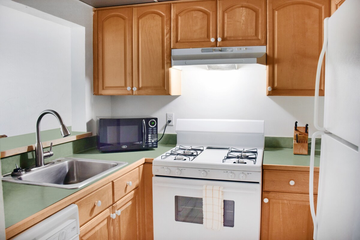 3 guests Beautiful Loft One Bedroom Suite