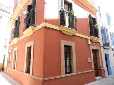 Schönes Haus aus dem 18. Jh. Im Zentrum von Sevilla: Terrasse und kostenfreies WLAN.