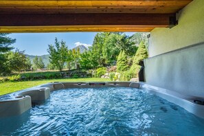 Bain à remous extérieur