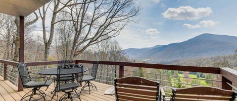 Maggie Valley Vacation Rental | 4BR | 4.5BA | 2,540 Sq Ft | Stairs Required