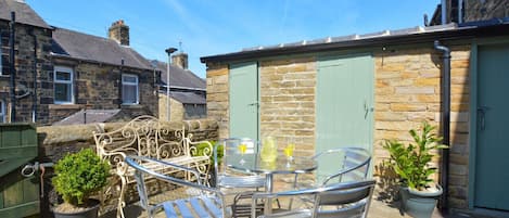 Sunny patio area at Green Gable