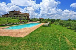 Building Exterior, Garden, Pool