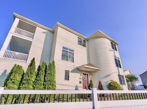 Three stories, two decks, fenced in backyard, outdoor shower