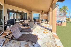 Patioamazing patio with Grill, outdoor living room, jacuzzi, grassy area, etc