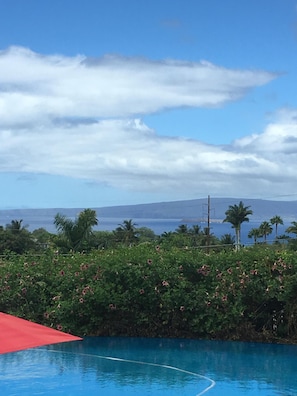 Ocean view when you walk into the home. That’s Kaho’olawe and Molokini islands!